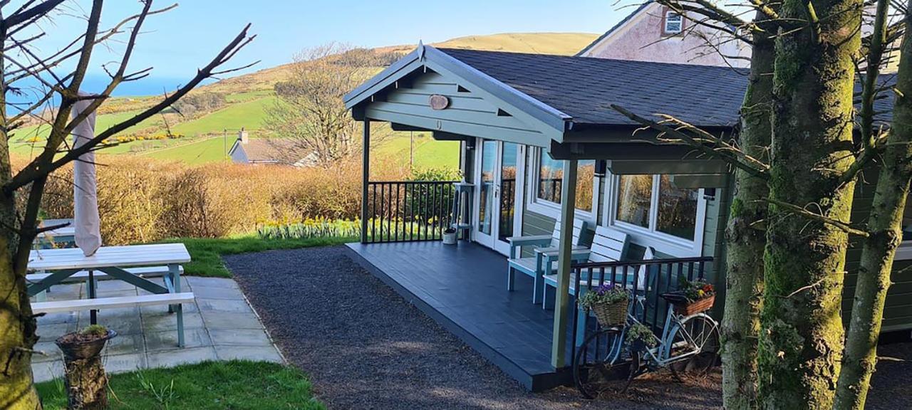 Torr Lodge- Luxury Log With Private Hot Tub! Chalet Ballycastle