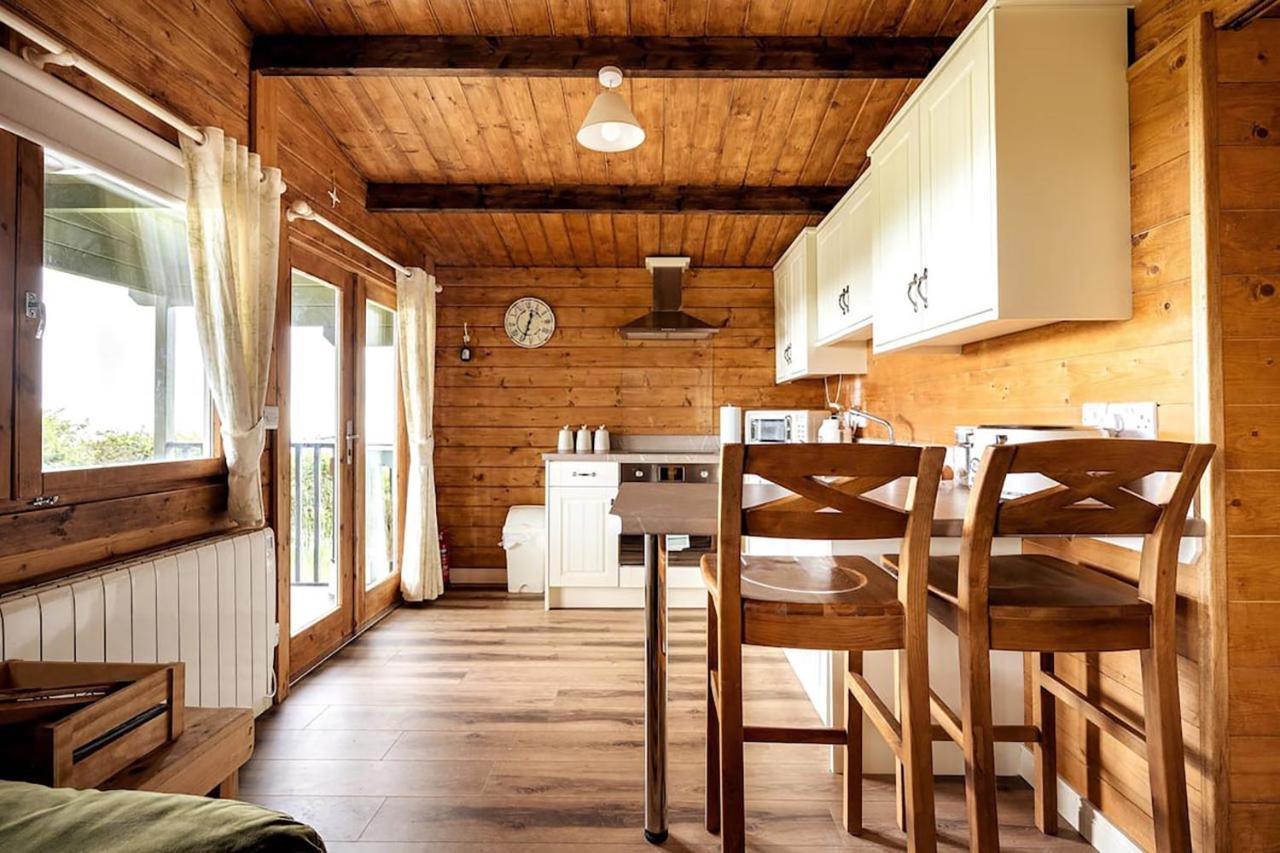 Torr Lodge- Luxury Log With Private Hot Tub! Chalet Ballycastle