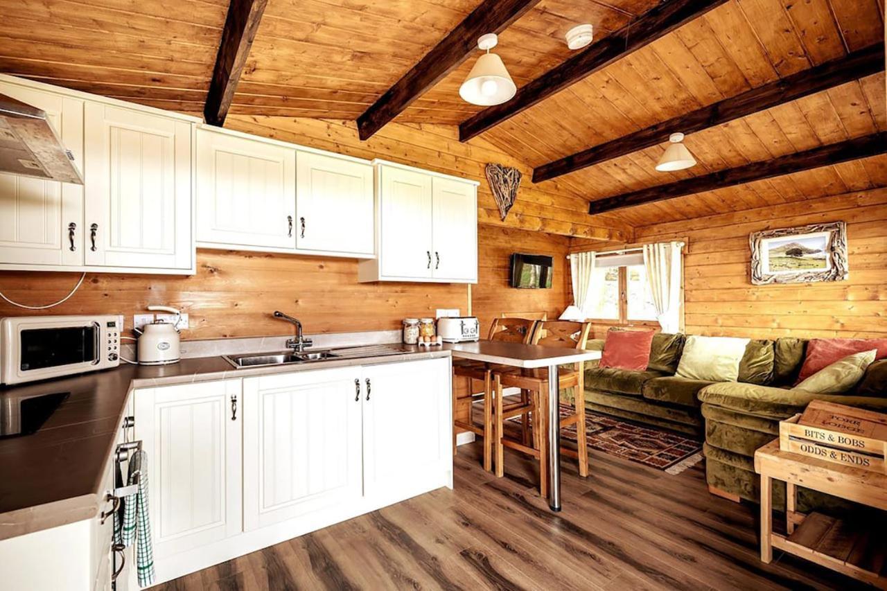 Torr Lodge- Luxury Log With Private Hot Tub! Chalet