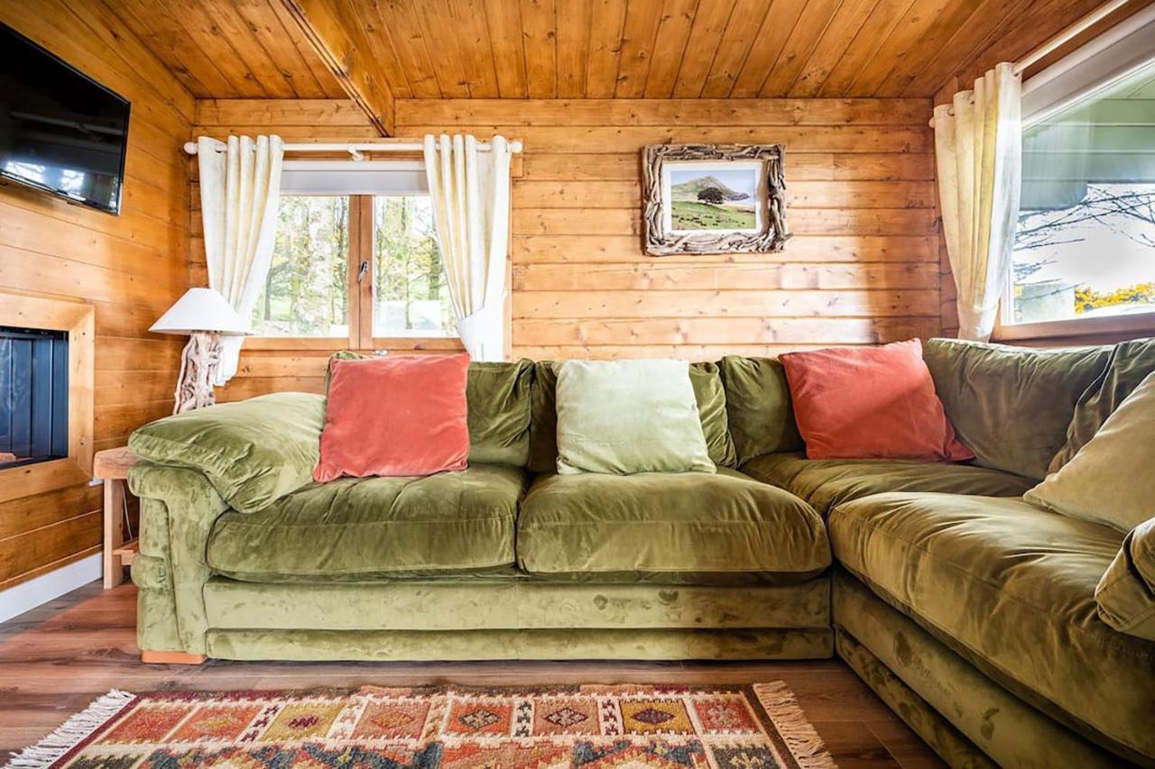 Torr Lodge- Luxury Log With Private Hot Tub!